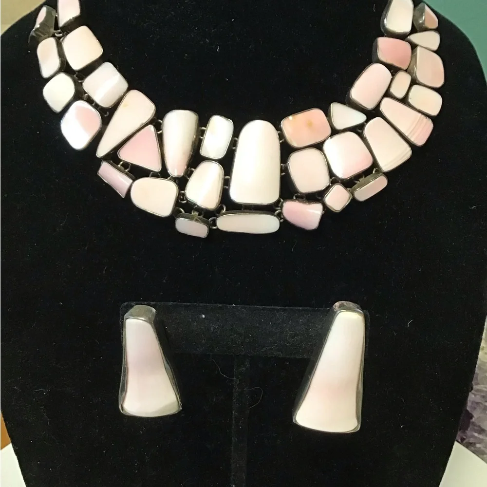 Sterling Pink Conch Necklace & Earrings - Picture 2 of 6